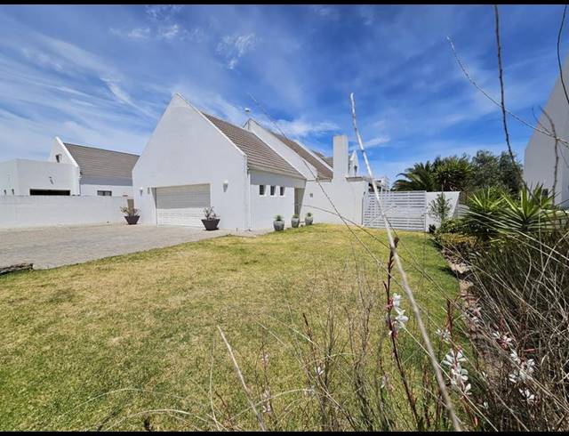 4 BEDROOM HOUSE FOR SALE IN GOLDEN MILE